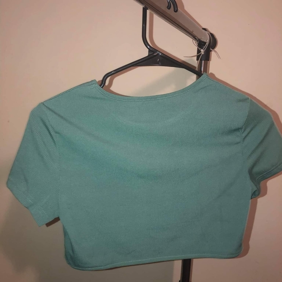 Short Set - Picture 3 of 3